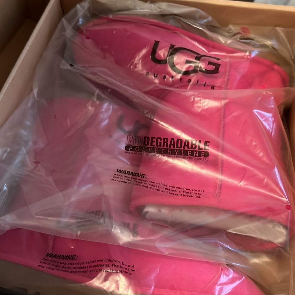 Uggs - Picture 2 of 2